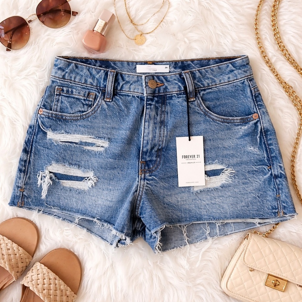 FOREVER 21 Distressed Denim Shorts NWT Size 26 High Rise Raw Hem - Picture 2 of 6